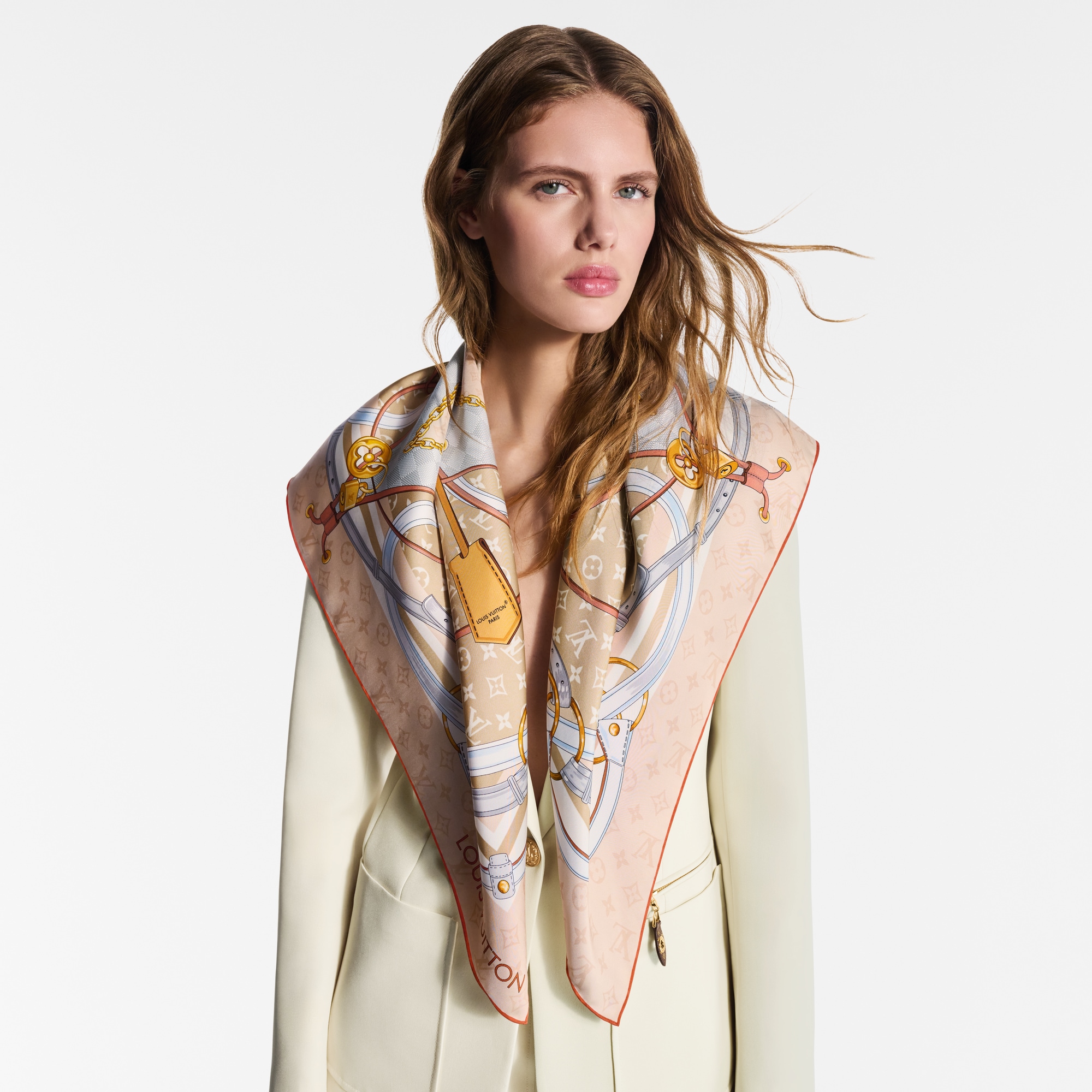 ผ้า Square รุ่น Flower And Straps 90 . in ผู้หญิง