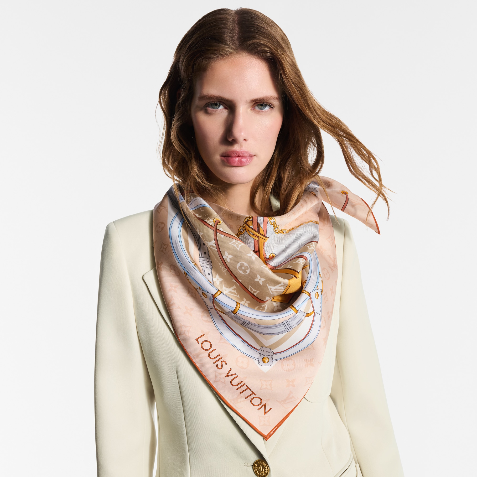 ผ้า Square รุ่น Flower And Straps 90 . in ผู้หญิง