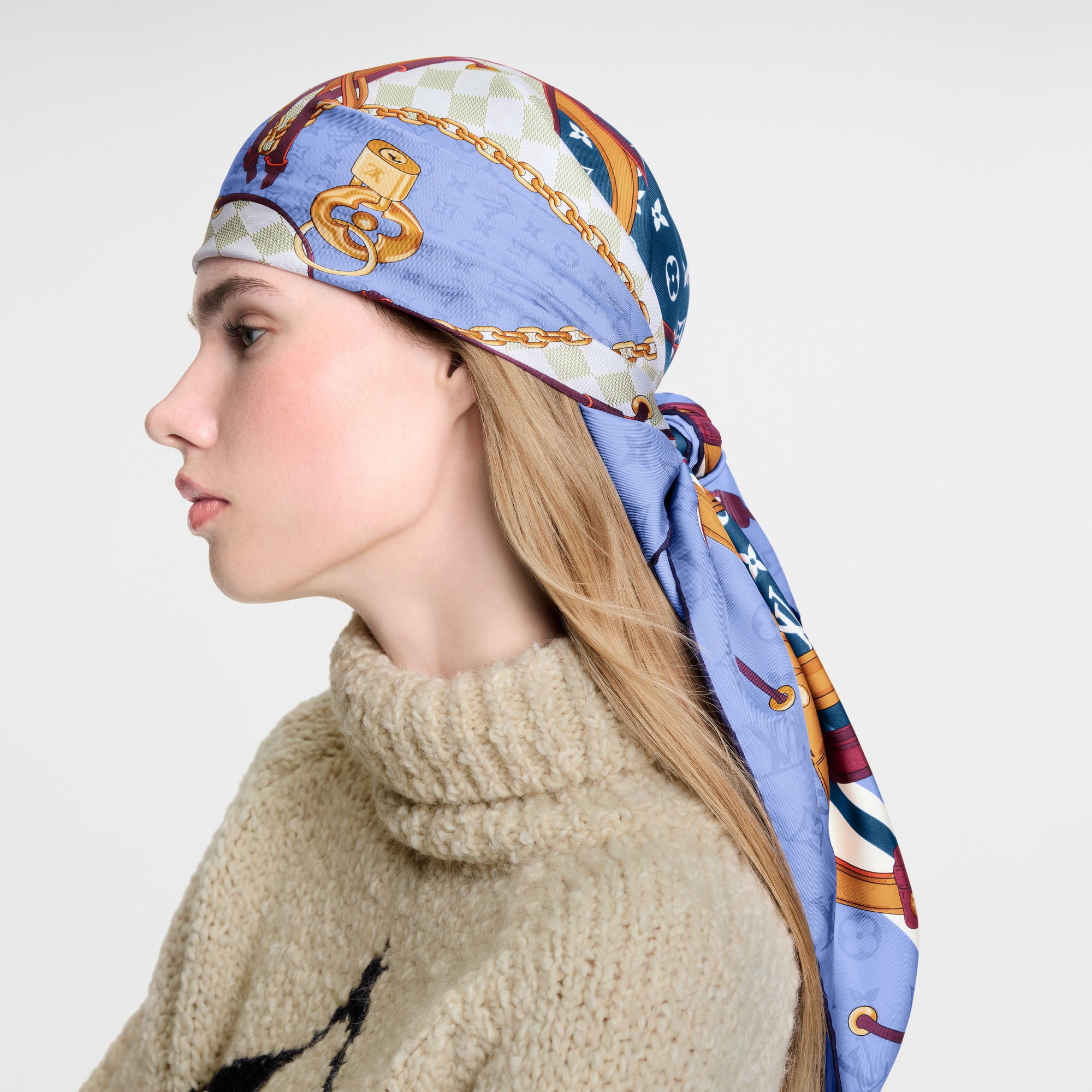 ผ้า Square รุ่น Flower And Straps 90 . in ผู้หญิง