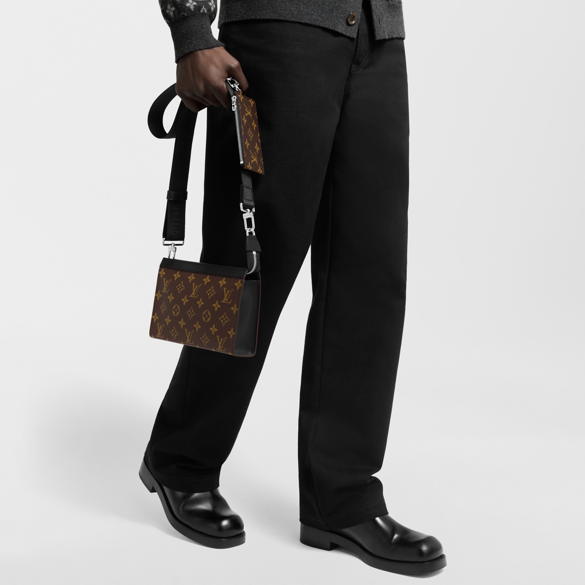 กระเป๋าสตางค์แบบสะพายรุ่น GASTON Monogram Macassar in ผู้ชาย