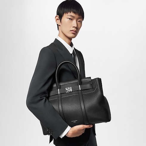กระเป๋ารุ่น Georges Tote MM หนังประเภทอื่น in กระเป๋าและผลิตภัณฑ์เครื่องหนังขนาดเล็ก's สำหรับผู้หญิง ใหม่ล่าสุด collections by Louis Vuitton (การย่อ/ขยายผลิตภัณฑ์)