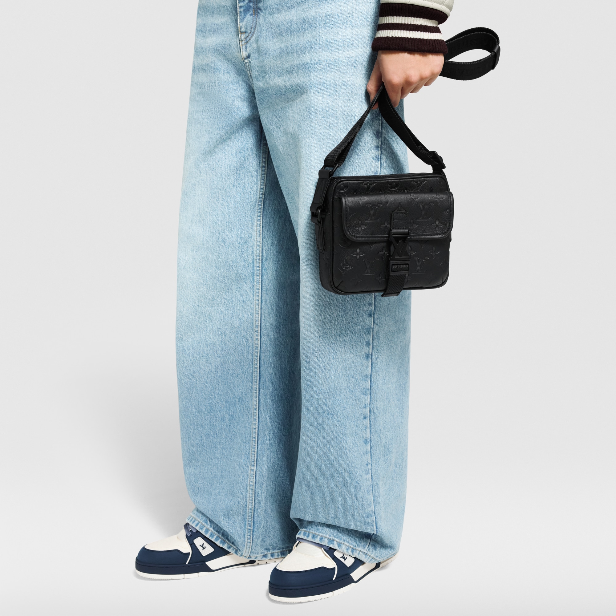 กระเป๋าแมสเซนเจอร์รุ่น Getaway หนัง Monogram Shadow in กระเป๋าและผลิตภัณฑ์เครื่องหนังขนาดเล็ก