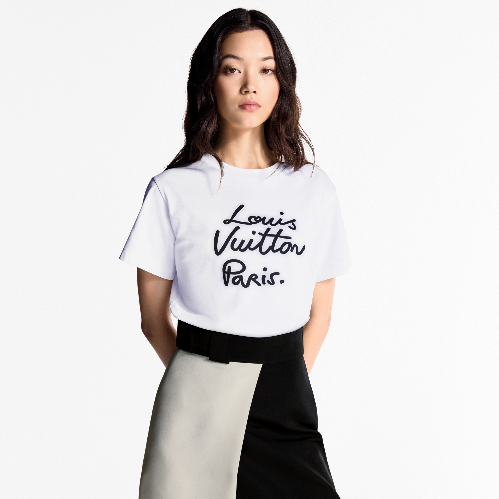 เสื้อยืดลายสัญลักษณ์เคลือบเงา  in ผู้หญิง