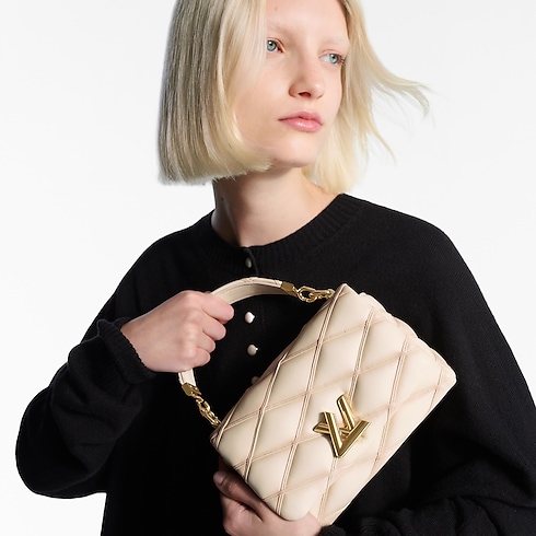 กระเป๋ารุ่น GO-14 PM Malletage in ผู้หญิง's กระเป๋าถือ คอลเล็คชั่นทั้งหมด collections by Louis Vuitton (การย่อ/ขยายผลิตภัณฑ์)