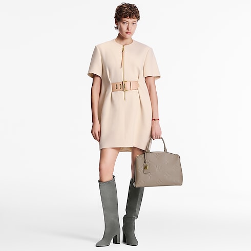 กระเป๋ารุ่น Grand Palais Monogram Empreinte in ผู้หญิง's กระเป๋าถือ กระเป๋าถือสำหรับผู้หญิง collections by Louis Vuitton (การย่อ/ขยายผลิตภัณฑ์)