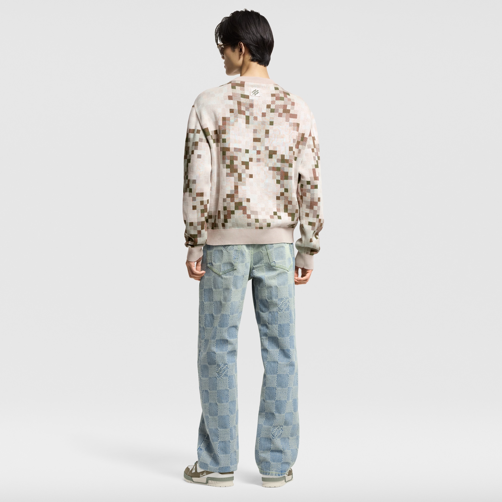 เสื้อคอกลมลายกราฟิก  in ผู้ชาย