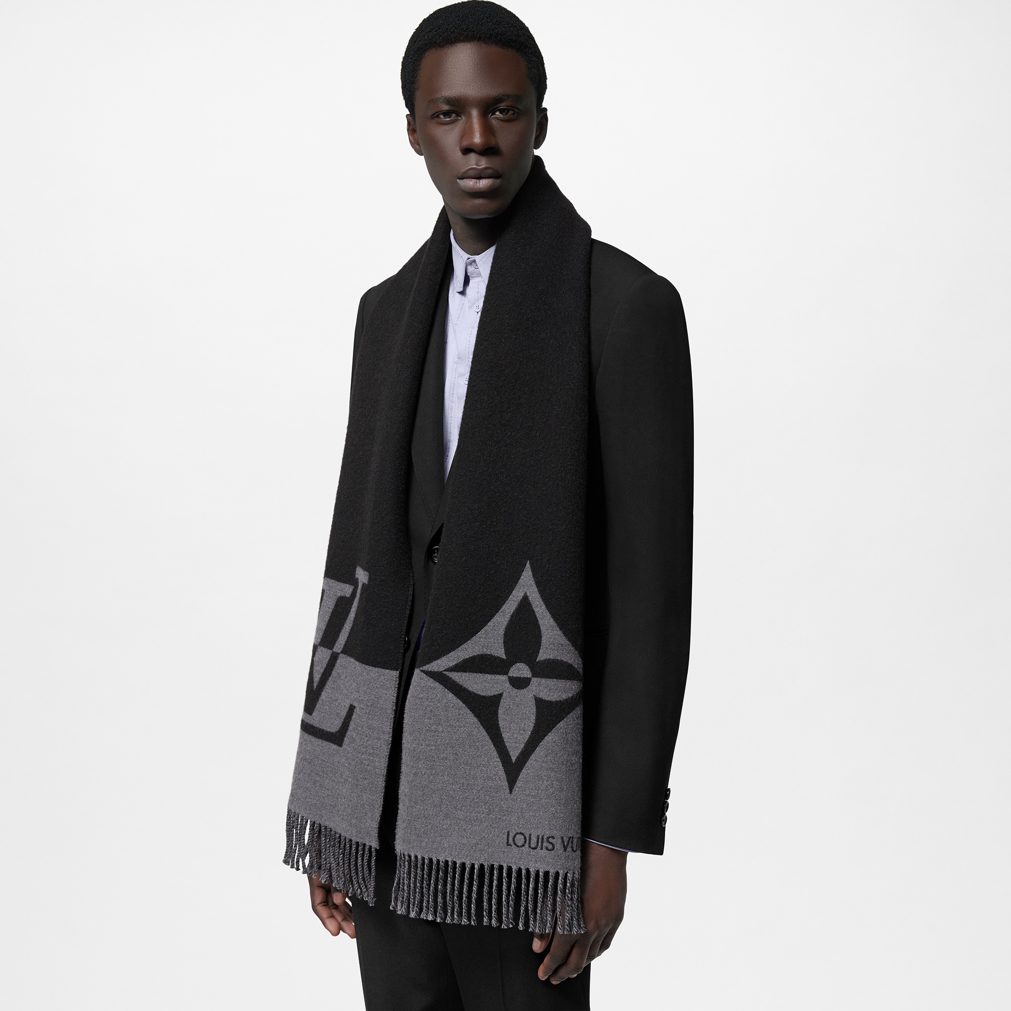 . แอคเซสเซอรี่ ผ้าพันคอสำหรับผู้ชาย ผ้าพันคอรุ่น Graphic Dual | Louis Vuitton ® (การย่อ/ขยายผลิตภัณฑ์)