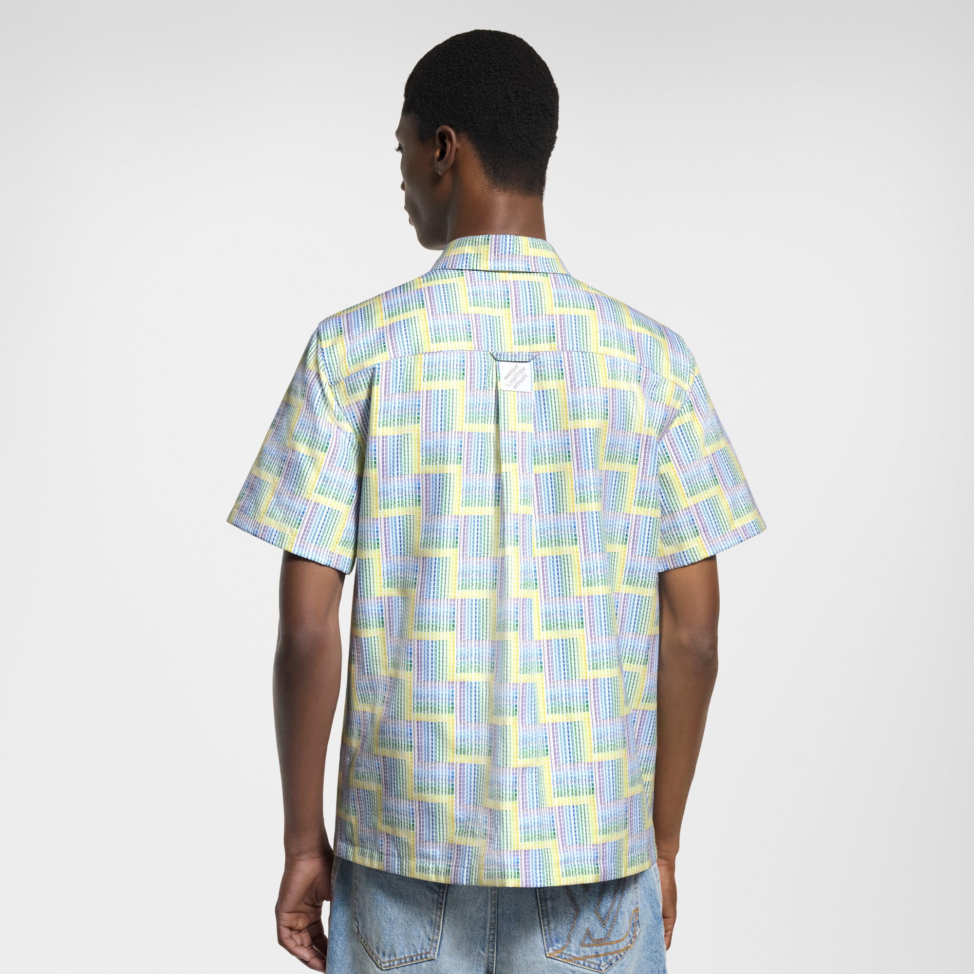 เสื้อเชิ้ตแขนสั้นพิมพ์ลายกราฟิก  in ผู้ชาย
