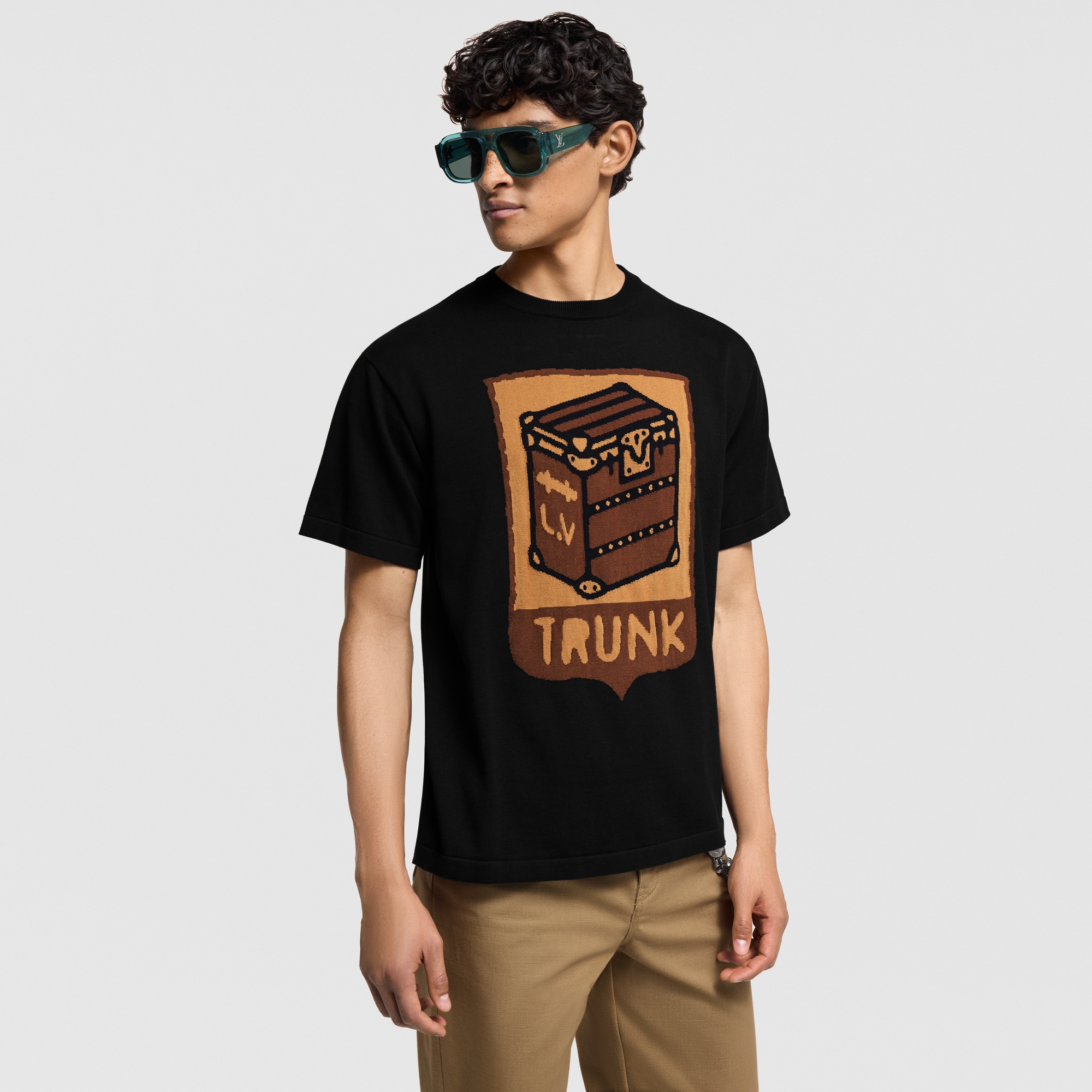 เสื้อคอกลมแขนสั้นลายกราฟิก  in ผู้ชาย