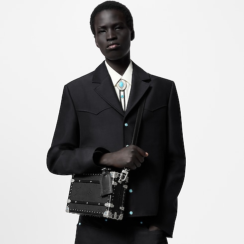 ทรังก์รุ่น Handle Trunk LV Dart หนังประเภทอื่น in Les Extraordinaires's ฮาร์ดไซด์ ซีเซินเนิล collections by Louis Vuitton (การย่อ/ขยายผลิตภัณฑ์)