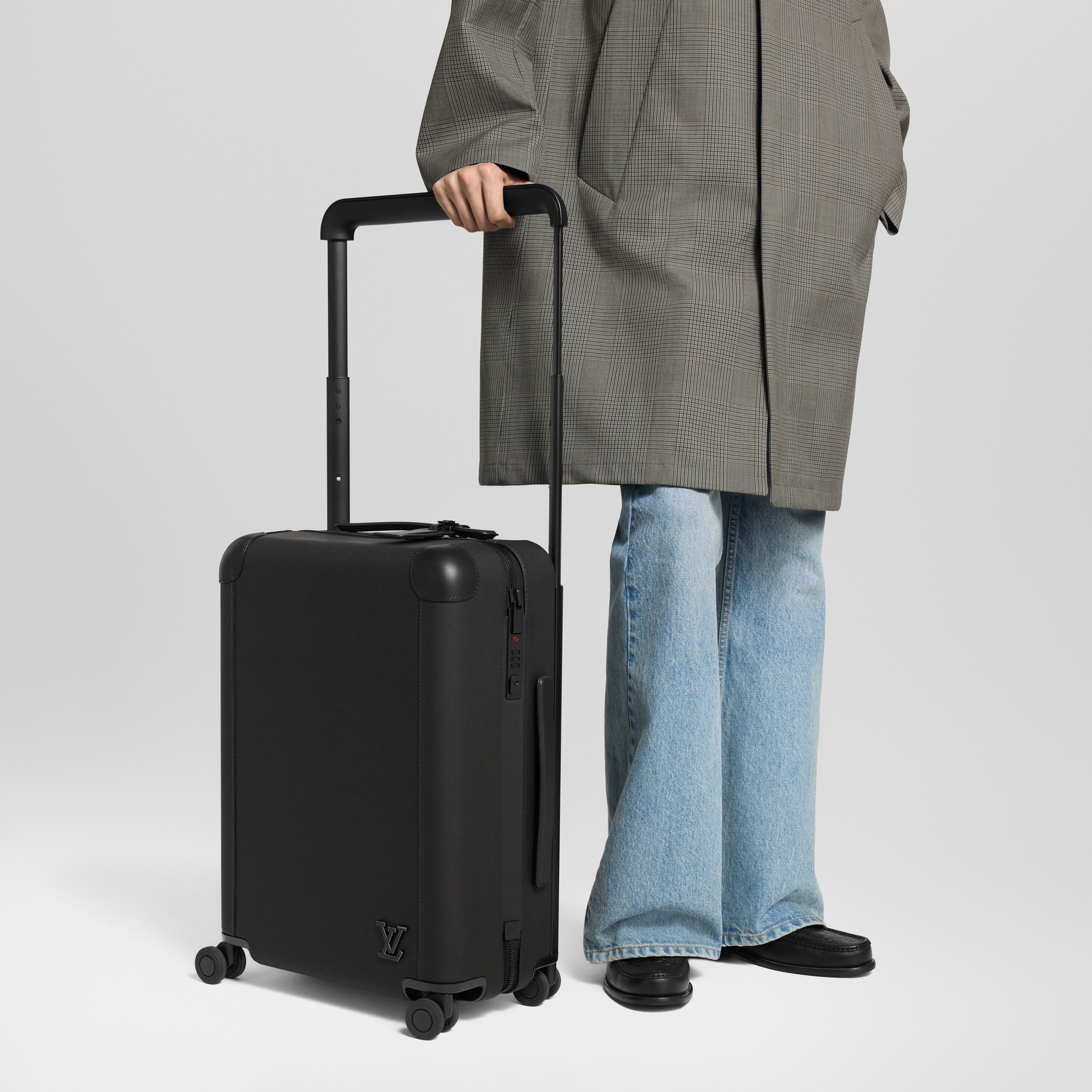 กระเป๋าเดินทางรุ่น Horizon 55 LV Aerogram in ผู้ชาย