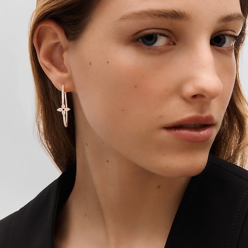 ต่างหู Idylle Blossom Hoops, พิงค์โกลด์และเพชร in จิวเวลรี่'s หมวดหมู่ ไฟน์จิวเวลรี่ทั้งหมด collections by Louis Vuitton (การย่อ/ขยายผลิตภัณฑ์)