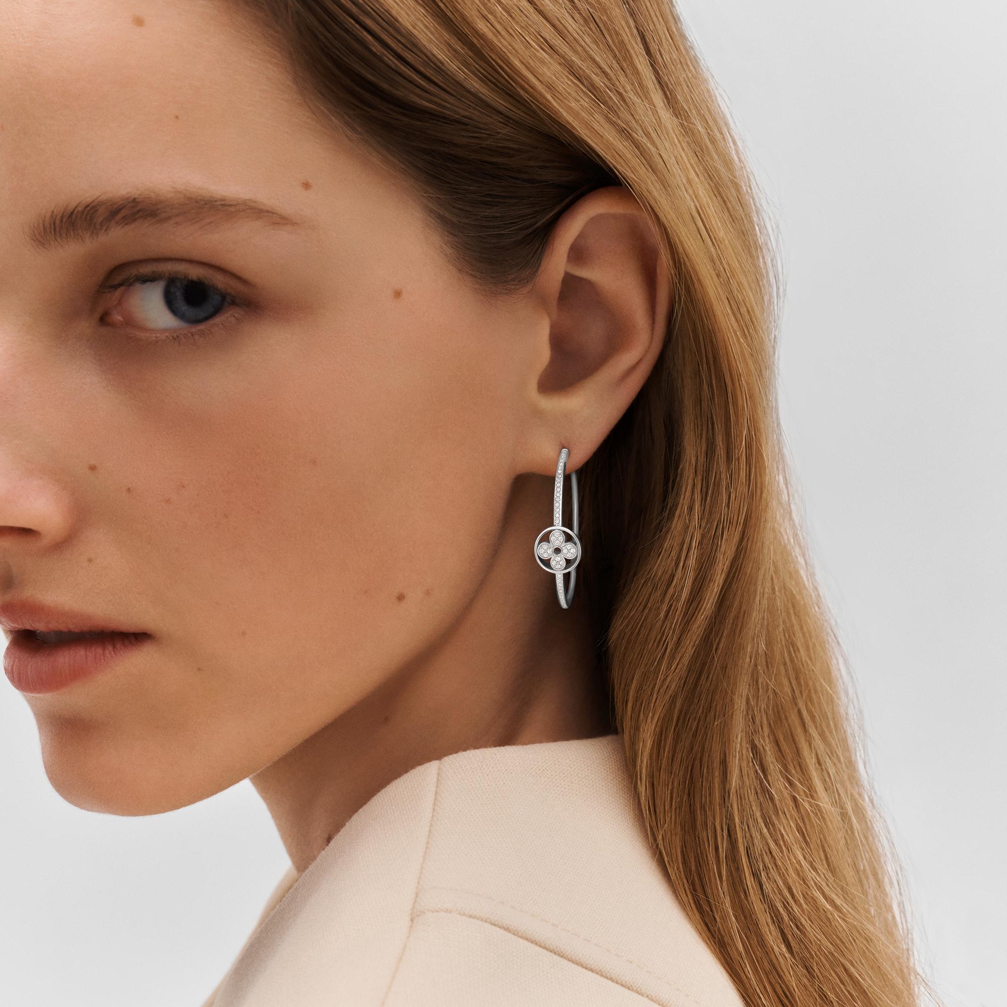ต่างหู Idylle Blossom Hoops, ไวท์โกลด์และเพชร  in จิวเวลรี่
