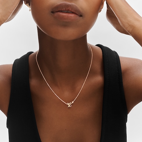 จี้ IDYLLE BLOSSOM LV, พิงค์โกลด์และเพชร in จิวเวลรี่'s หมวดหมู่ ไฟน์จิวเวลรี่ทั้งหมด collections by Louis Vuitton (การย่อ/ขยายผลิตภัณฑ์)