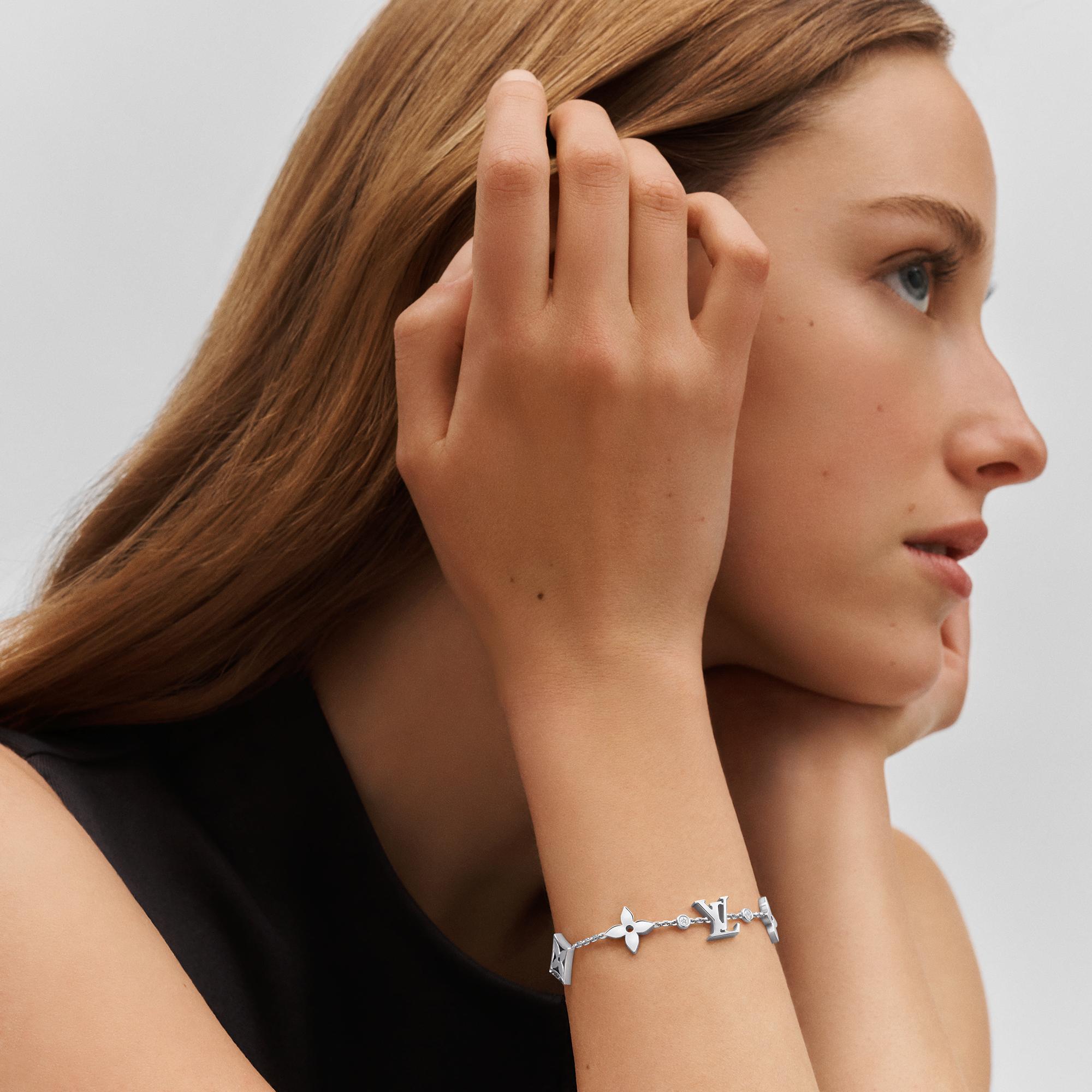 สร้อยข้อมือ IDYLLE BLOSSOM MONOGRAM, ไวท์โกลด์และเพชร  in จิวเวลรี่