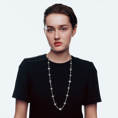 สร้อยคอยาว Idylle Blossom Multi-Motif ไวท์โกลด์และเพชร in จิวเวลรี่'s หมวดหมู่ สร้อยคอและจี้ collections by Louis Vuitton (การย่อ/ขยายผลิตภัณฑ์)