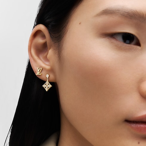 ต่างหูสตั๊ด Idylle Blossom ใส่ได้ทั้งสองด้าน พิงค์โกลด์ ไวท์โกลด์ และเพชร - สำหรับหนึ่งข้าง in จิวเวลรี่'s หมวดหมู่ ต่างหู collections by Louis Vuitton (การย่อ/ขยายผลิตภัณฑ์)