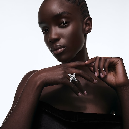 แหวน Idylle ไวท์โกลด์และเพชร in Les Extraordinaires's จิวเวลรี่ แหวน collections by Louis Vuitton (การย่อ/ขยายผลิตภัณฑ์)