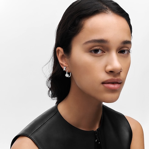 ต่างหูห่วงขนาดเล็ก Idylle Blossom ไวท์โกลด์และเพชร - สำหรับหนึ่งข้าง in จิวเวลรี่'s หมวดหมู่ ต่างหู collections by Louis Vuitton (การย่อ/ขยายผลิตภัณฑ์)