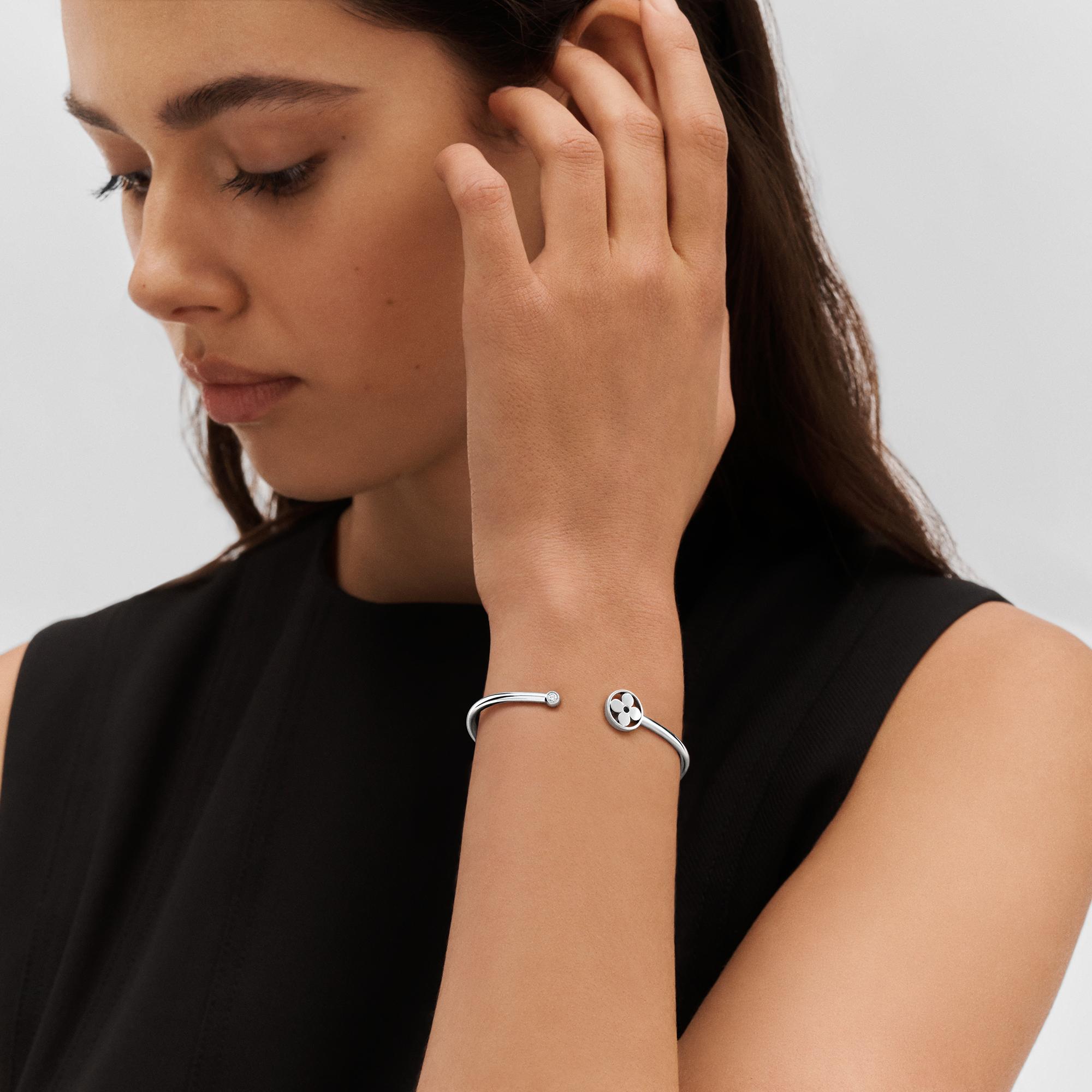 กำไลข้อมือ Idylle Blossom Twist, ไวท์โกลด์  in จิวเวลรี่