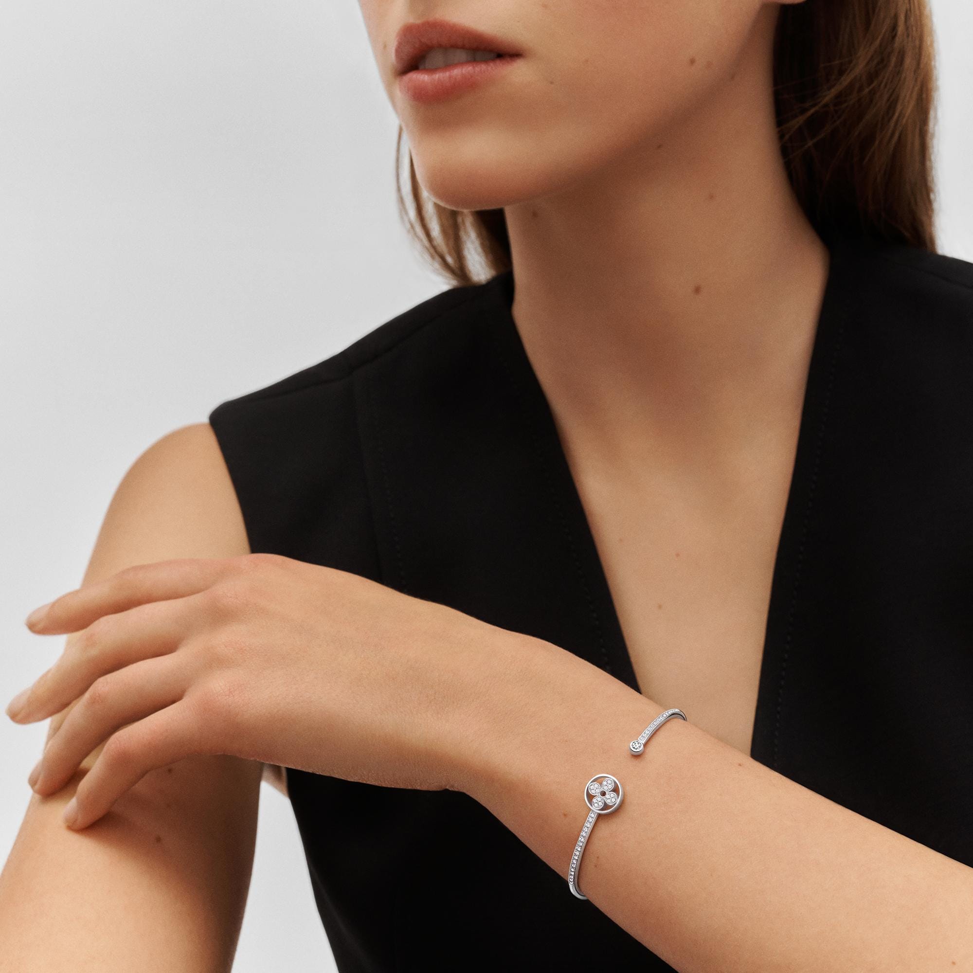 กำไลข้อมือ Idylle Blossom Twist, ไวท์โกลด์และเพชร  in จิวเวลรี่