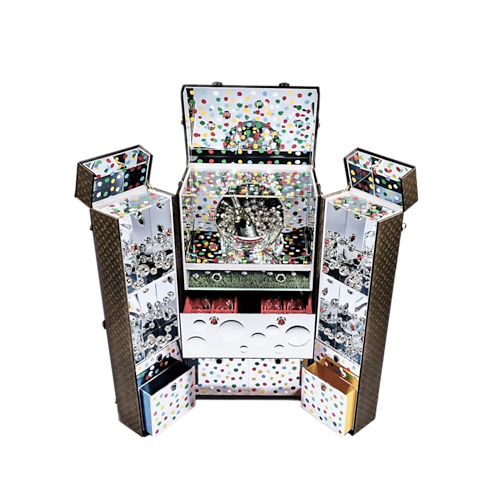 LV x YK - ทรังก์รุ่น Malle Infinity Party Monogram in Les Extraordinaires's ฮาร์ดไซด์ ซีเซินเนิล collections by Louis Vuitton (การย่อ/ขยายผลิตภัณฑ์)