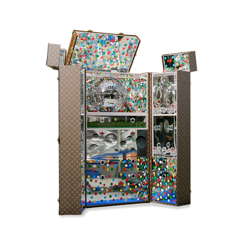 LV x YK - ทรังก์รุ่น Malle Infinity Party Monogram in Les Extraordinaires's ฮาร์ดไซด์ ซีเซินเนิล collections by Louis Vuitton (การย่อ/ขยายผลิตภัณฑ์)