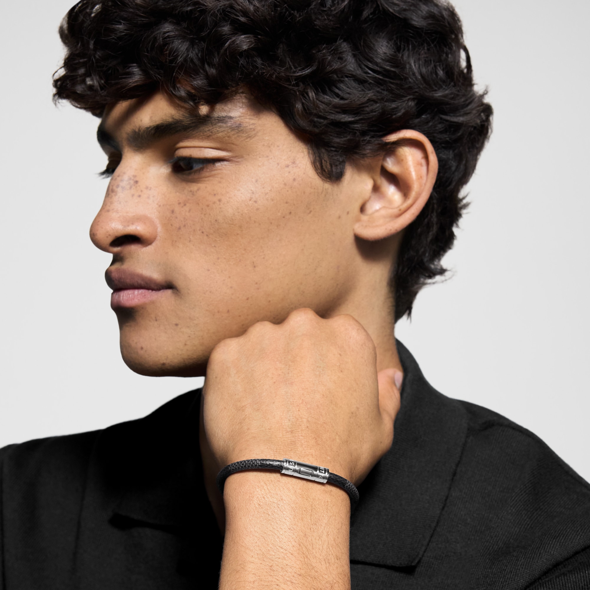 กำไลข้อมือ Keep It Damier Graphite in ผู้ชาย