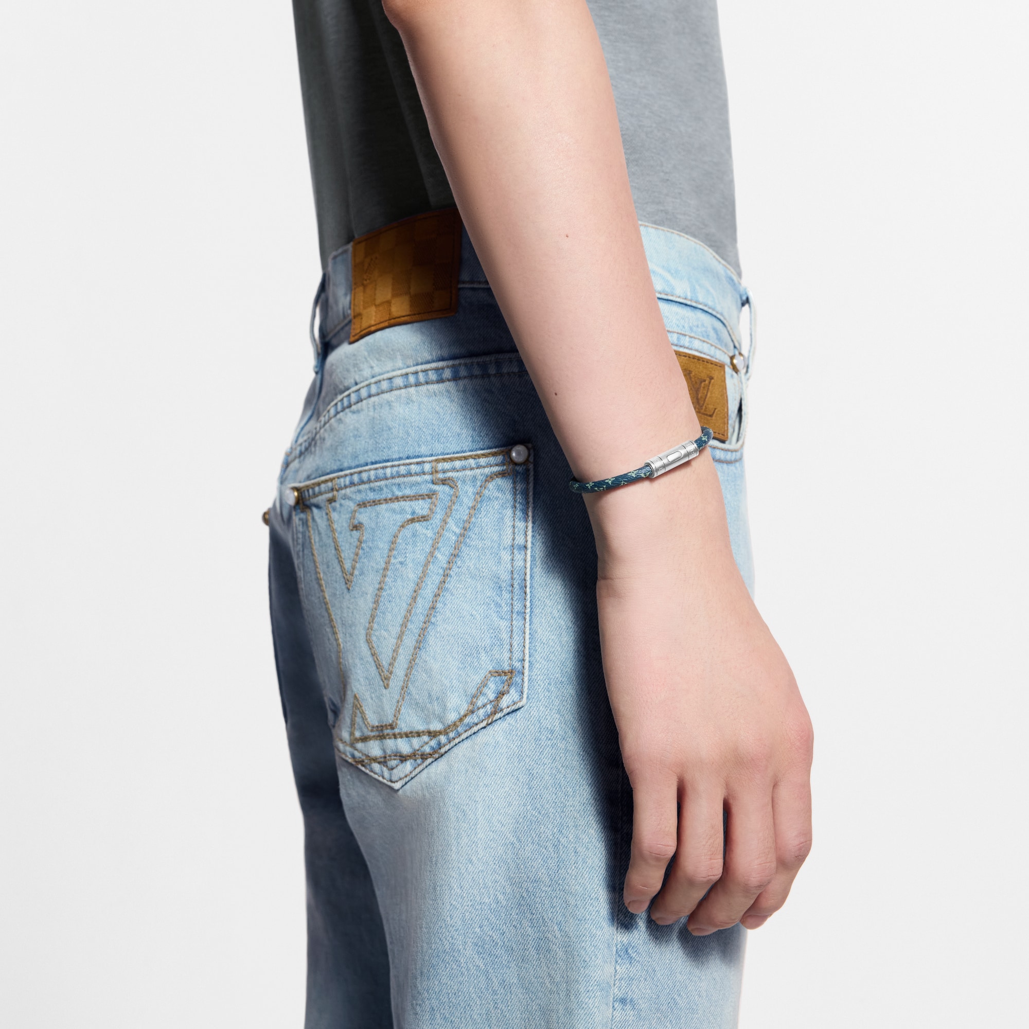 กำไลข้อมือ Keep It College Monogram Heritage  in ผู้ชาย