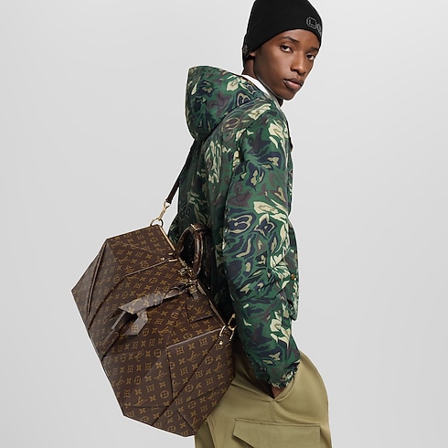 กระเป๋ารุ่น Keepall 50 Monogram ประเภทอื่น in ผู้ชาย's การเดินทางและท่องเที่ยว กระเป๋าเดินทางล้อลากสำหรับผู้ชาย collections by Louis Vuitton (การย่อ/ขยายผลิตภัณฑ์)