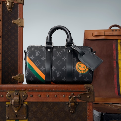 กระเป๋ารุ่น Keepall Bandoulière 25 Monogram Eclipse in ผู้ชาย's กระเป๋า กระเป๋าสำหรับผู้ชาย collections by Louis Vuitton