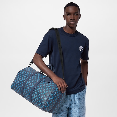 กระเป๋ารุ่น Keepall Bandoulière 50 หนัง Monogram Shadow in ผู้ชาย's Discontinued Product Obs 11 collections by Louis Vuitton (การย่อ/ขยายผลิตภัณฑ์)