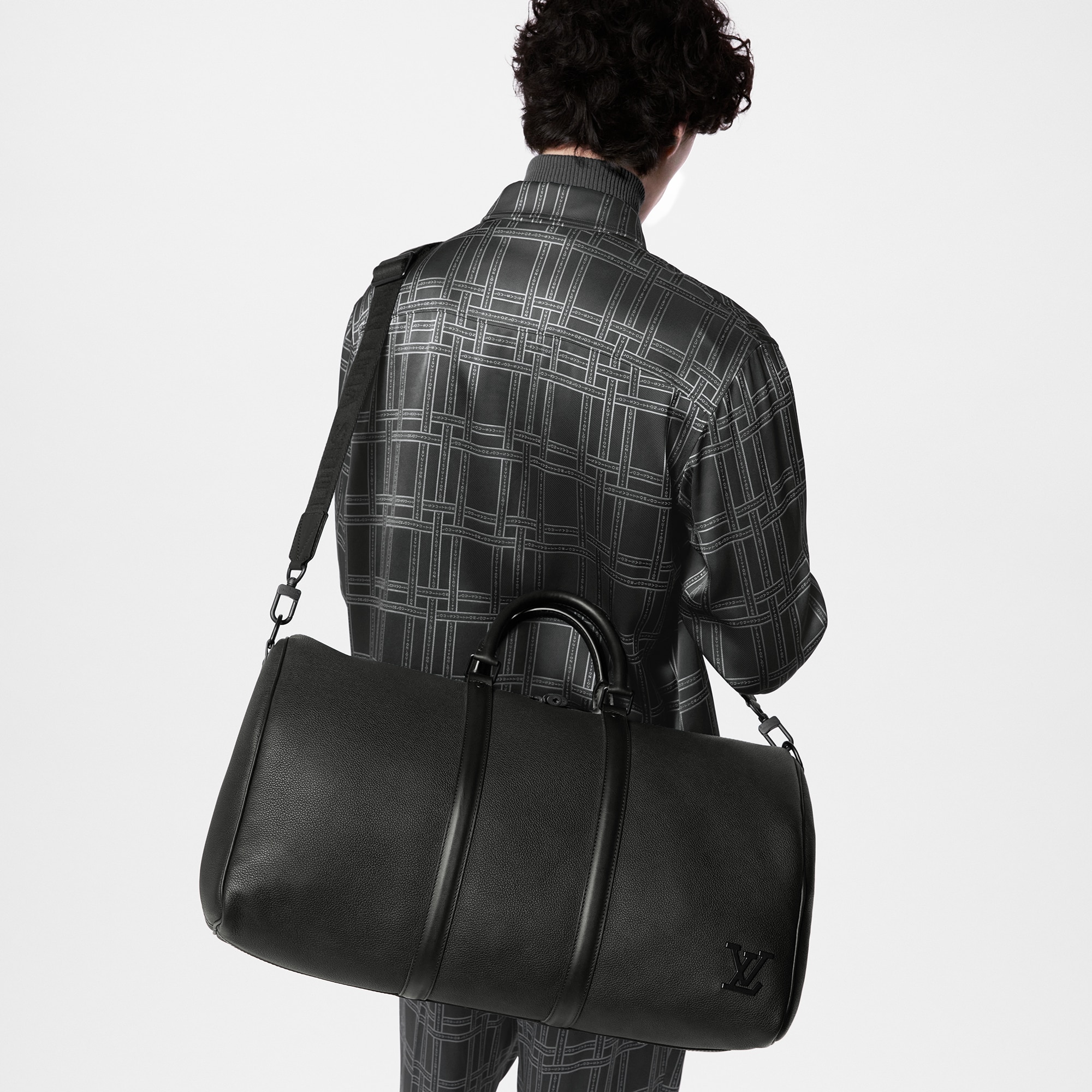 กระเป๋ารุ่น Keepall Bandoulière 50 LV Aerogram in ผู้ชาย