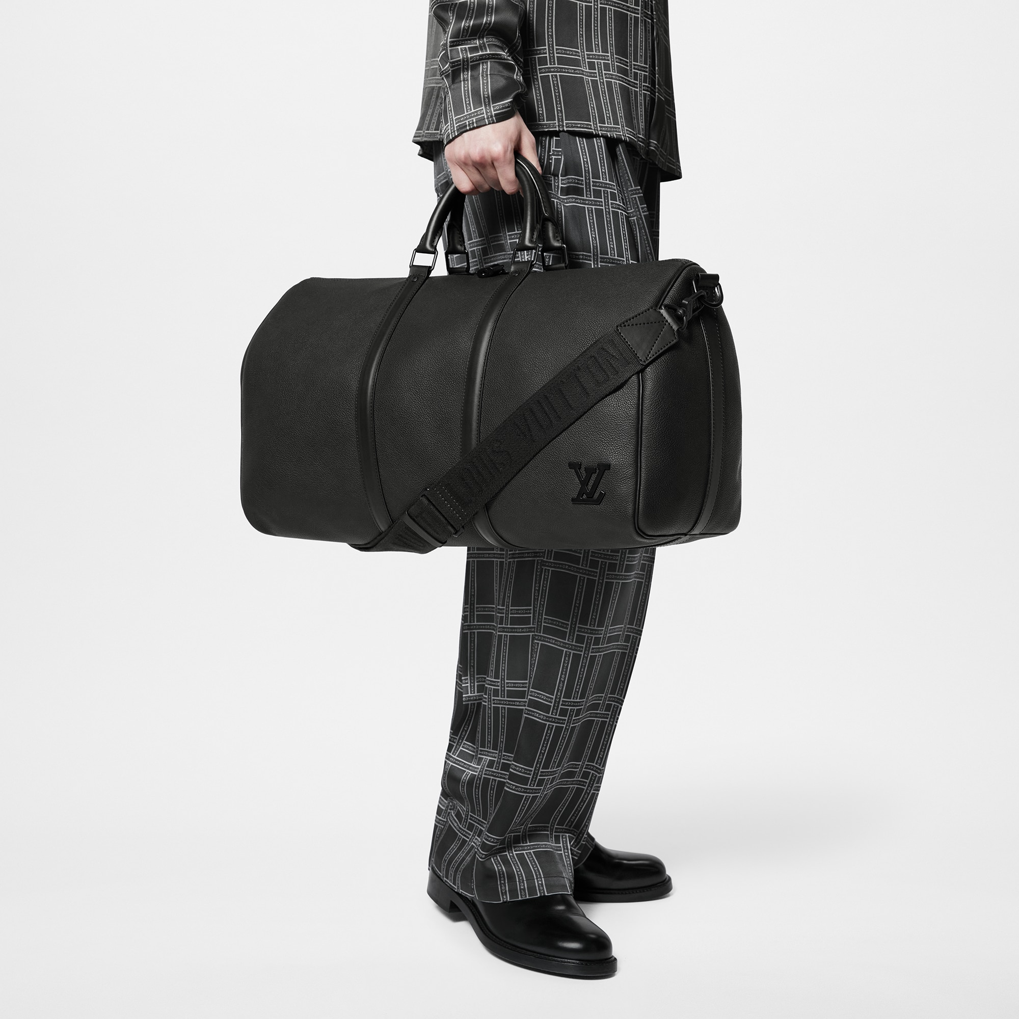กระเป๋ารุ่น Keepall Bandoulière 50 LV Aerogram in ผู้ชาย