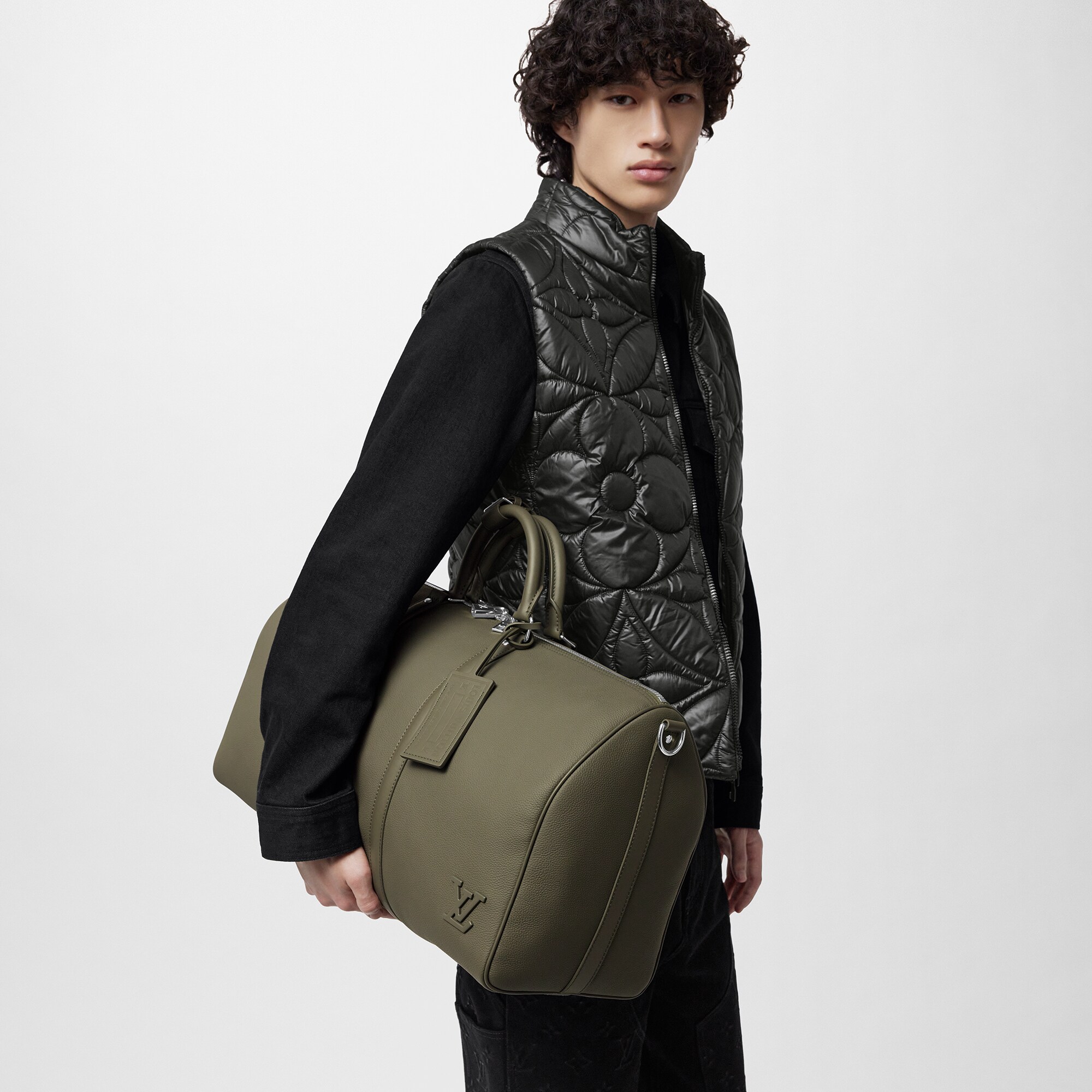 กระเป๋ารุ่น Keepall Bandoulière 50 LV Aerogram in ผู้ชาย
