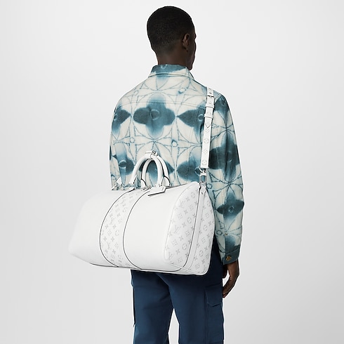 กระเป๋ารุ่น Keepall Bandoulière 50 Taigarama in กระเป๋าและผลิตภัณฑ์เครื่องหนังขนาดเล็ก's สำหรับผู้ชาย ไอคอนิก collections by Louis Vuitton (การย่อ/ขยายผลิตภัณฑ์)