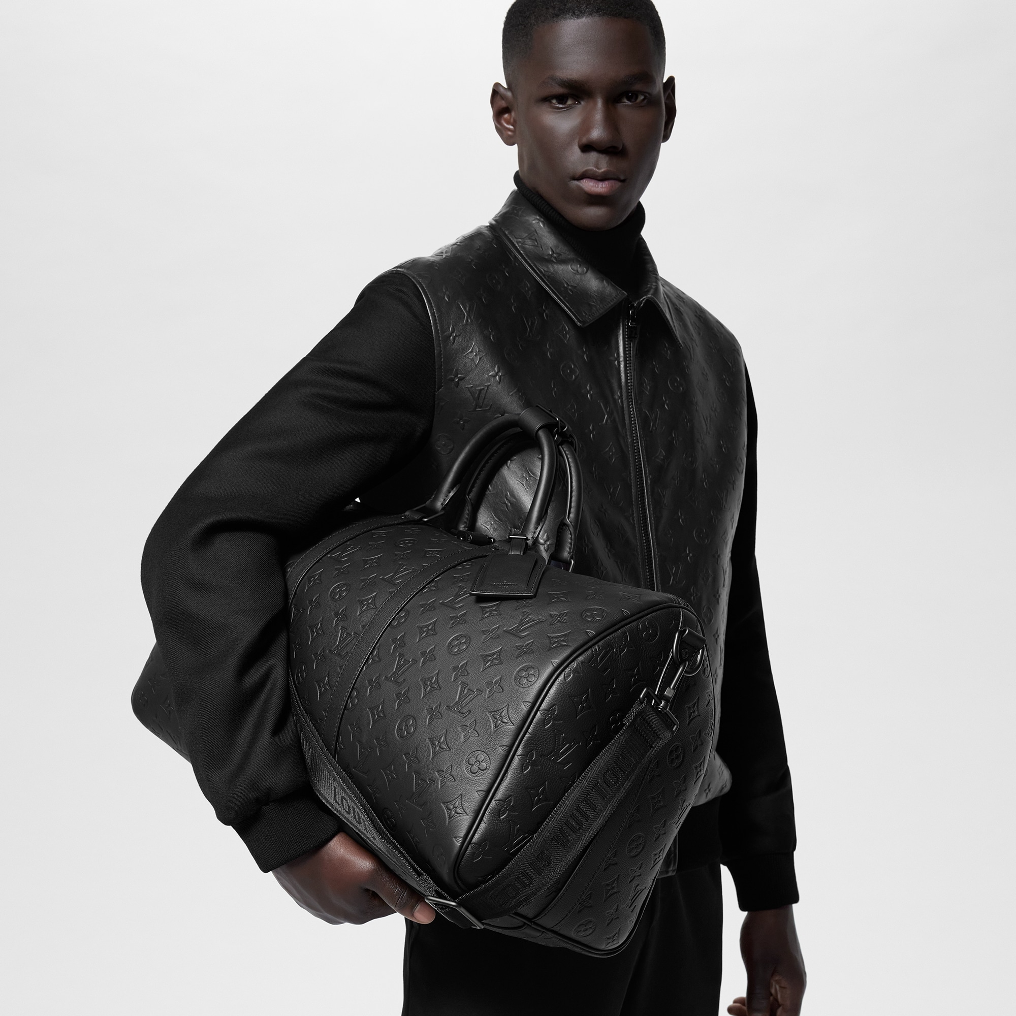 กระเป๋ารุ่น Keepall Bandoulière 50 หนัง Monogram Shadow in ผู้ชาย