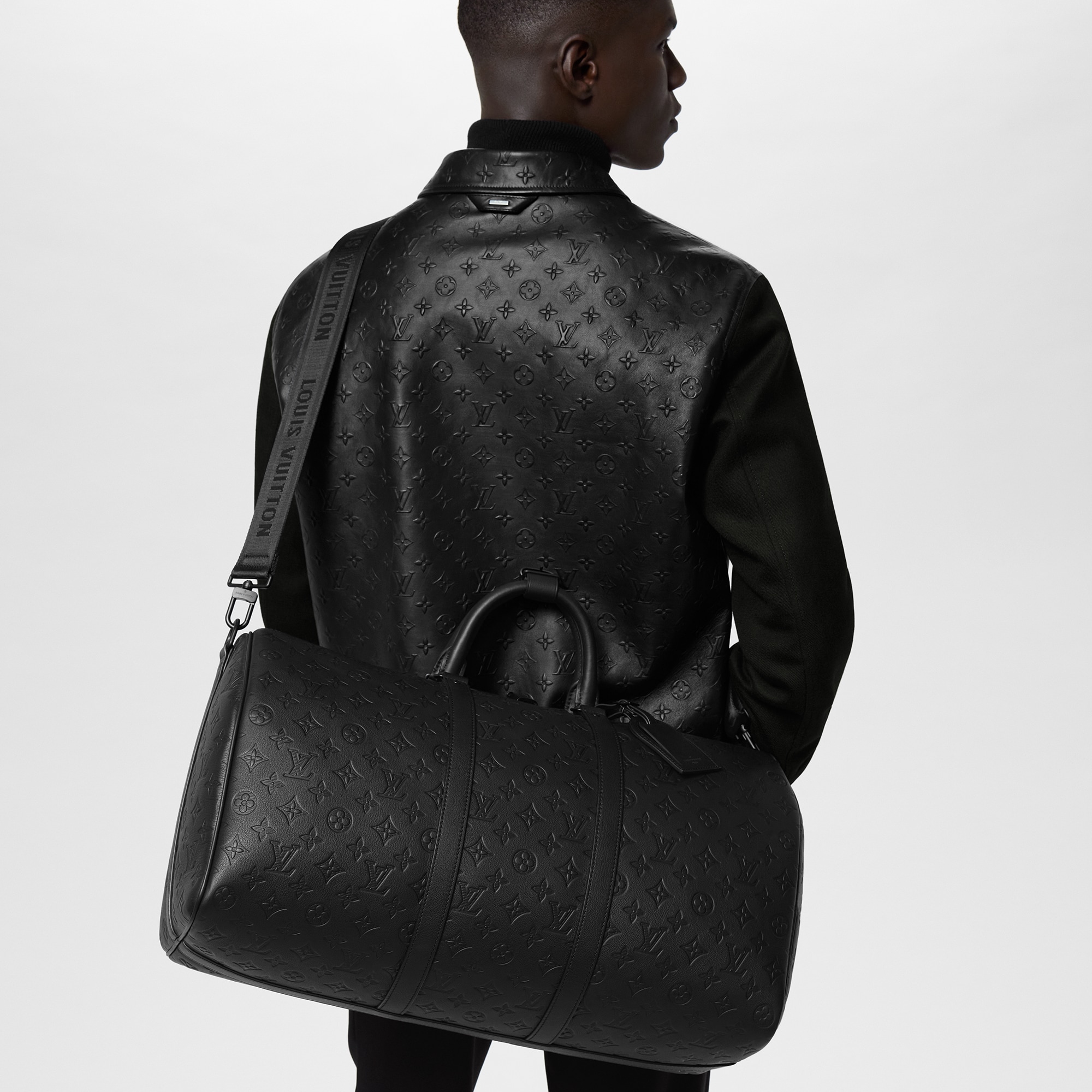 กระเป๋ารุ่น Keepall Bandoulière 50 หนัง Monogram Shadow in ผู้ชาย