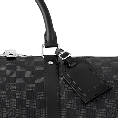 กระเป๋ารุ่น Keepall Bandoulière 55 Damier Graphite แคนวาส in ผู้ชาย's การเดินทางและท่องเที่ยว กระเป๋าเดินทางแบบถือสำหรับผู้ชาย collections by Louis Vuitton (การย่อ/ขยายผลิตภัณฑ์)