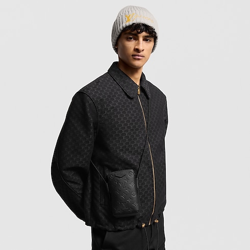 กระเป๋ารุ่น Lace Up Pouch หนัง Monogram Shadow in ผู้ชาย's กระเป๋า All Collections collections by Louis Vuitton (การย่อ/ขยายผลิตภัณฑ์)