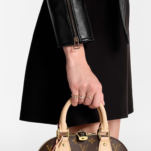 เซ็ตแหวน Lady LV . in ผู้หญิง's แฟชั่นจิวเวลรี่ แหวนสำหรับผู้หญิง collections by Louis Vuitton (การย่อ/ขยายผลิตภัณฑ์)
