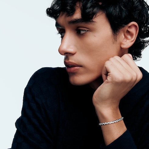 สร้อยข้อมือเส้นกลาง Le Damier de Louis Vuitton ไวท์โกลด์และเพชร in จิวเวลรี่'s หมวดหมู่ กำไลและสร้อยข้อมือ collections by Louis Vuitton (การย่อ/ขยายผลิตภัณฑ์)