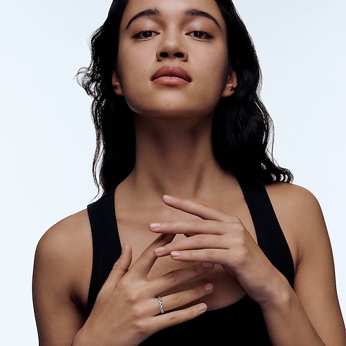 แหวนขนาดเล็ก Le Damier de Louis Vuitton ไวท์โกลด์และเพชร in Les Extraordinaires's จิวเวลรี่ แหวน collections by Louis Vuitton (การย่อ/ขยายผลิตภัณฑ์)