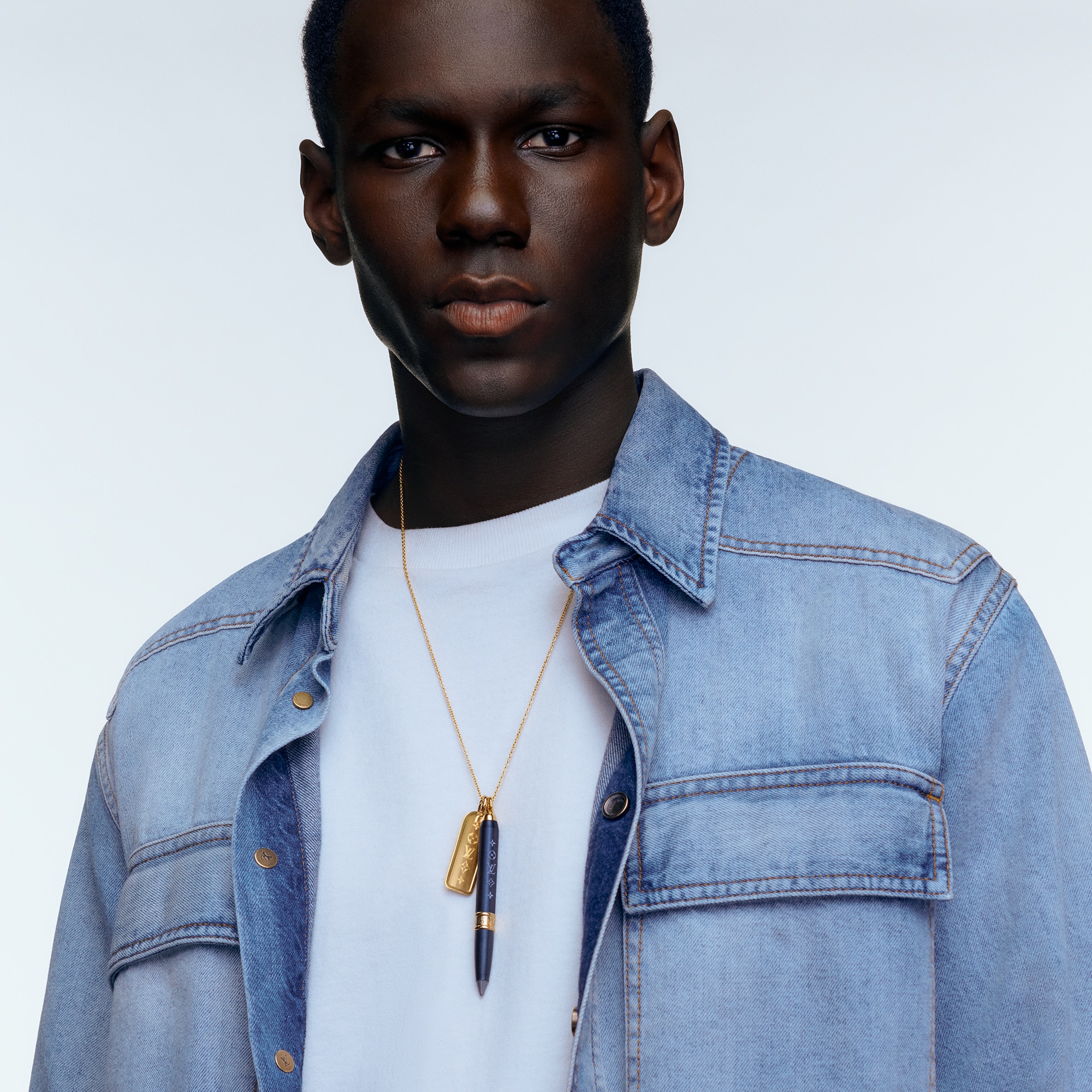 จี้ Les Gastons Vuitton Designer เยลโลว์โกลด์และไทเทเนียม  in Les Extraordinaires