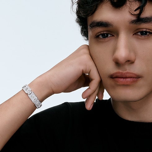 สร้อยข้อมือ Les Gastons Vuitton Masterpiece Gourmette ไวท์โกลด์และเพชร in จิวเวลรี่'s หมวดหมู่ กำไลและสร้อยข้อมือ collections by Louis Vuitton (การย่อ/ขยายผลิตภัณฑ์)