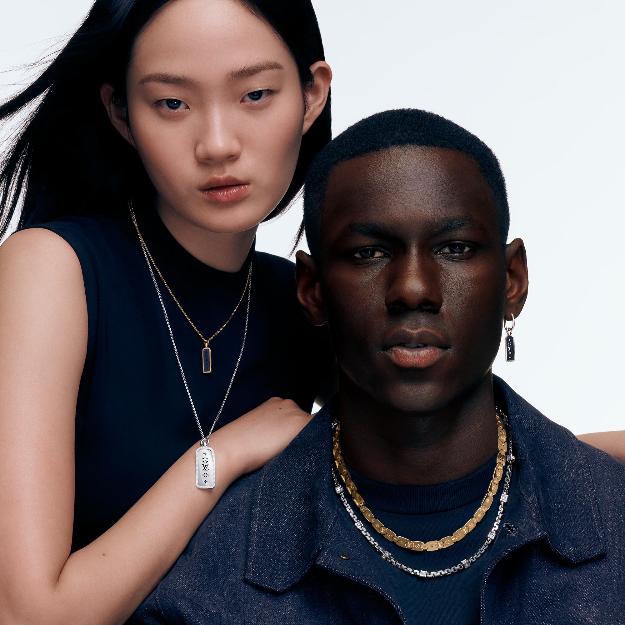 จี้ Les Gastons Vuitton Small Tag เยลโลว์โกลด์และไทเทเนียม  in Les Extraordinaires