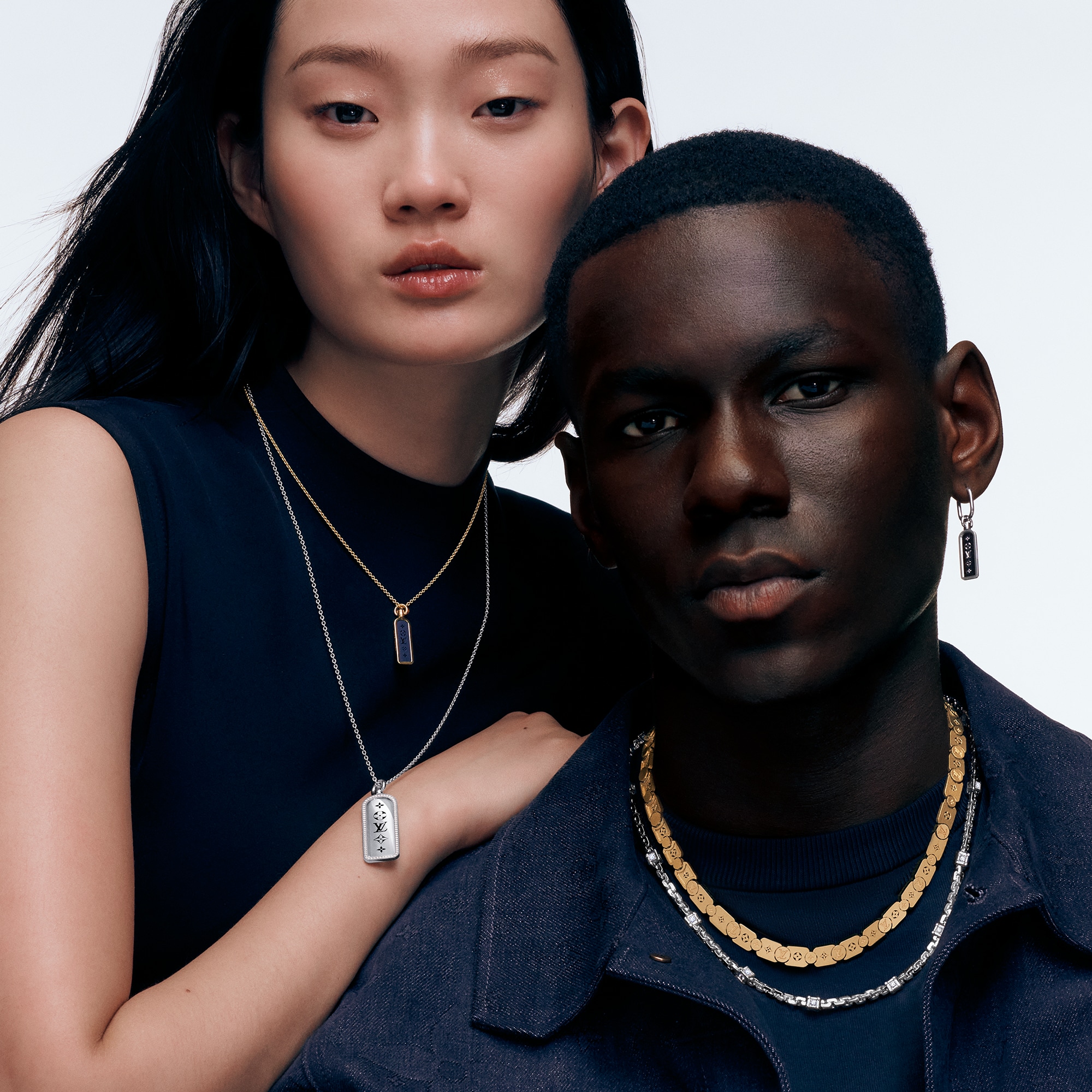 จี้ Les Gastons Vuitton Small Tag เยลโลว์โกลด์และไทเทเนียม  in Les Extraordinaires