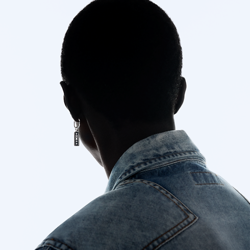 จี้ Les Gastons Vuitton Tag Single Hoop ไวท์โกลด์ in จิวเวลรี่'s คอลเล็คชั่น Les Gastons Vuitton collections by Louis Vuitton (การย่อ/ขยายผลิตภัณฑ์)