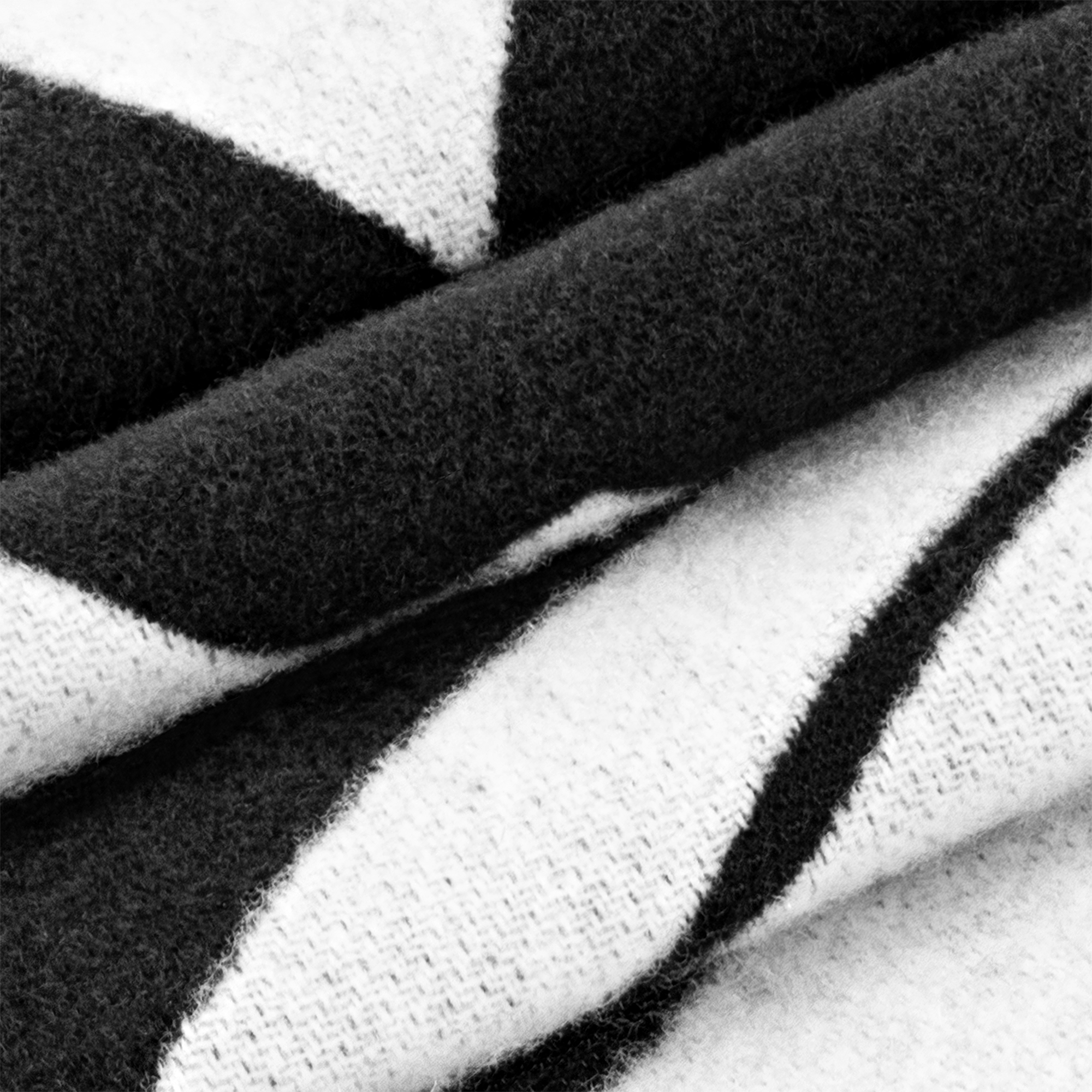 ผ้าพันคอรุ่น Lock And Keys . in ผู้หญิง