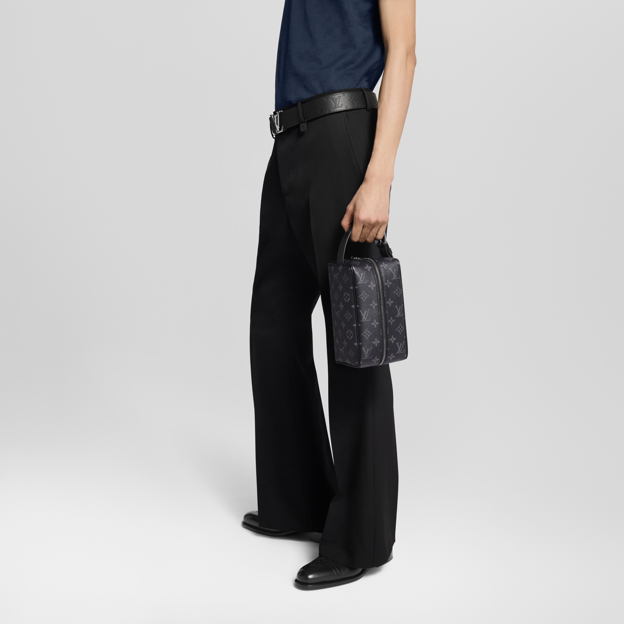 กระเป๋ารุ่น Trousse Toilette Locker Dopp Kit Monogram Eclipse in ผู้ชาย